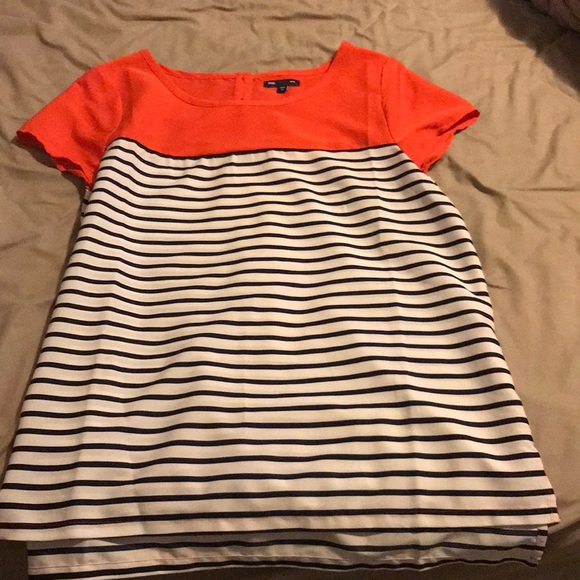 Cute, silky shirt - Picture 1 of 4